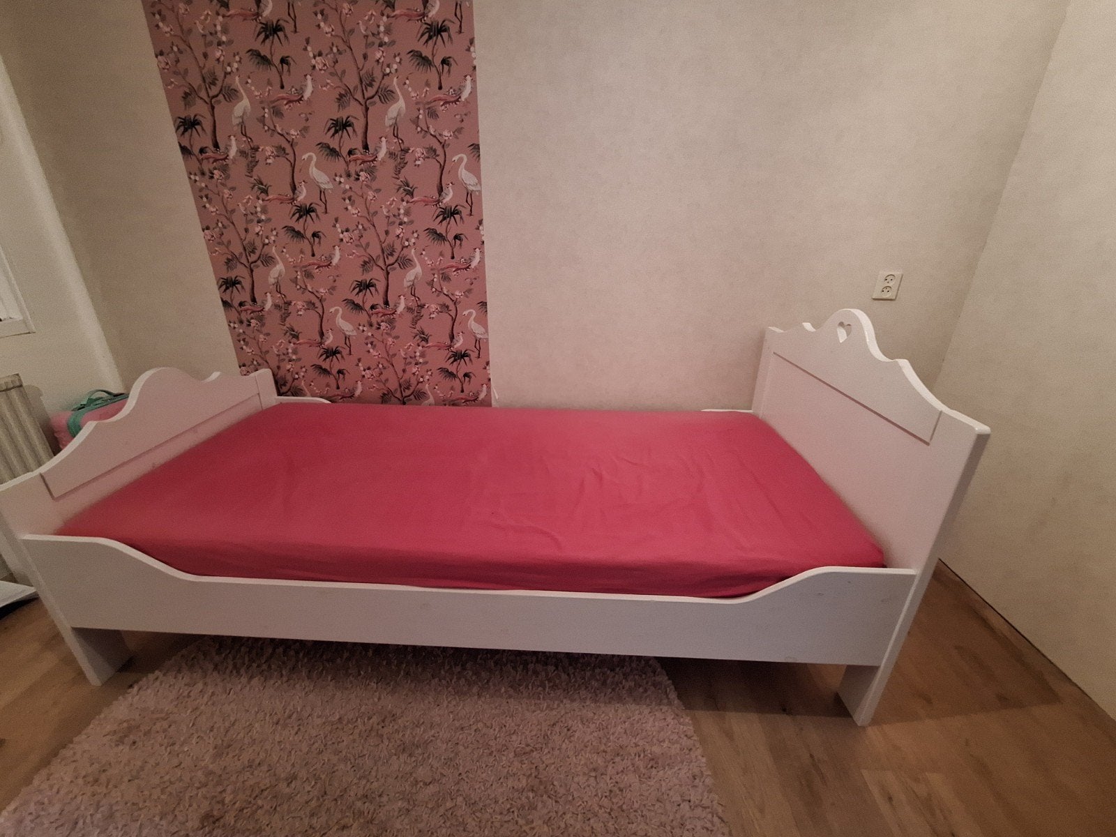 Eenpersoonsbed wit met hartje, Huis en Inrichting, Slaapkamer | Bedden, Ophalen, Gebruikt, 90 cm, Eenpersoons
