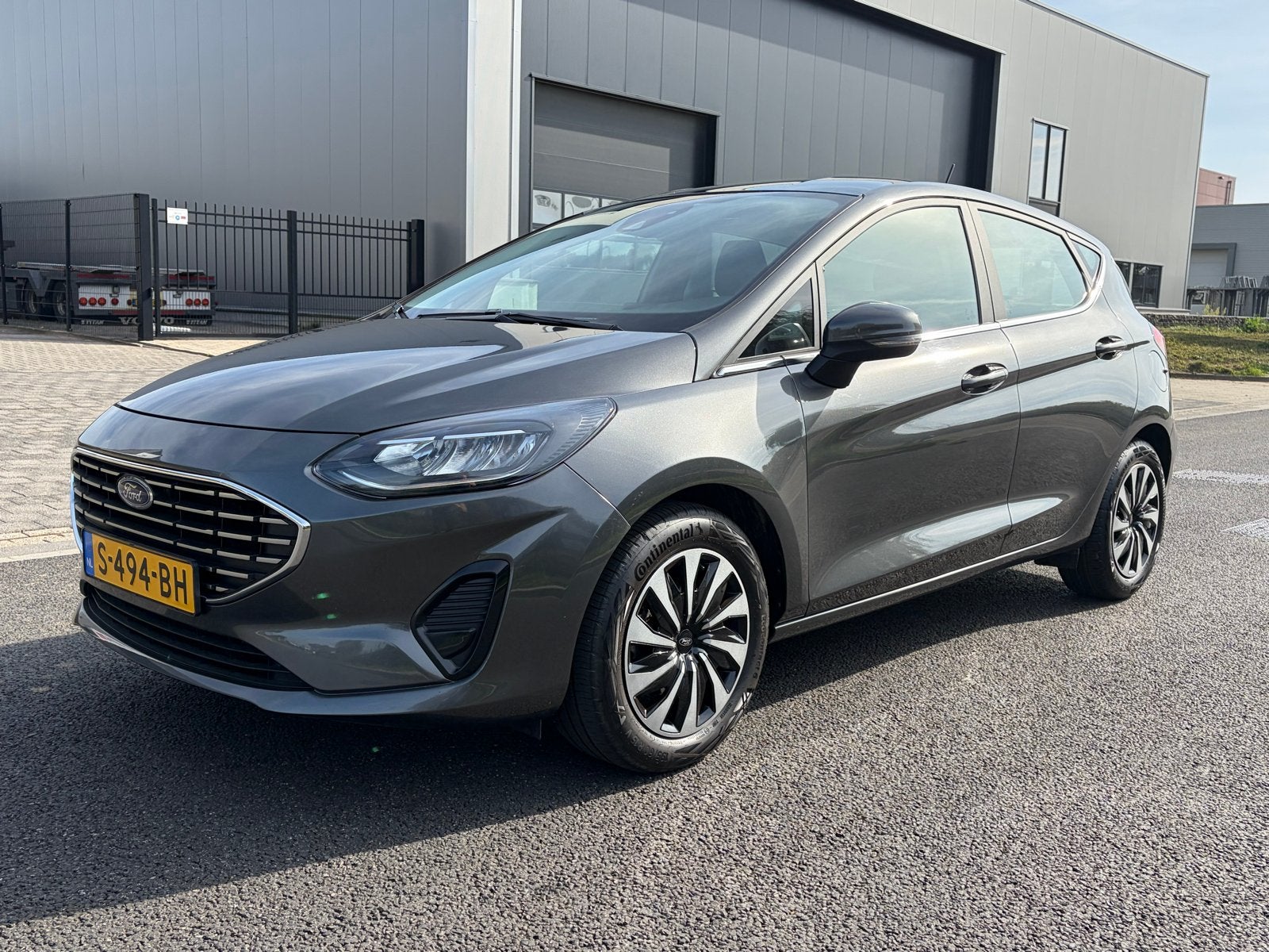 Foto 3 van Ford Fiësta 1.0 Ecoboost Hybrid Titanium 125pk 2023 Grijs