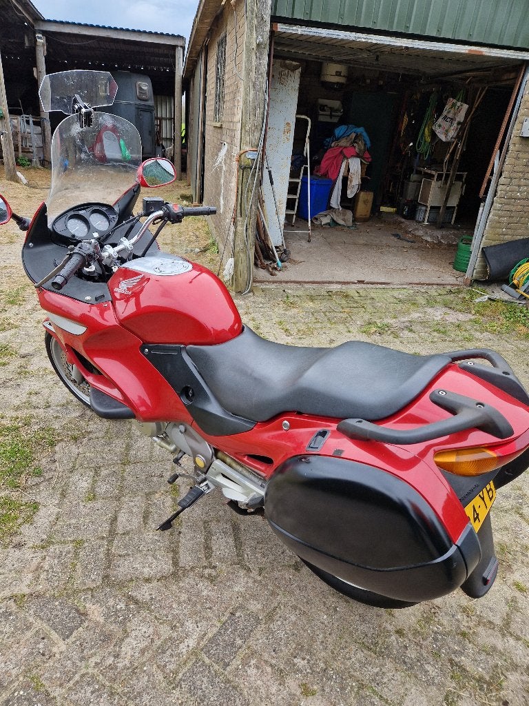 TE KOOP Honda Deauville NT650V toermotor, Motoren, Motoren | Honda, Cardan-aandrijving, 2 cilinders, Motorrijbewijs A, Gebruikt