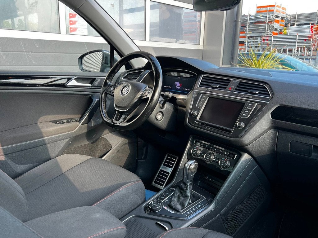 Volkswagen TIGUAN 2.0 TSI 4Motion SOUND | ACC | Trekhaak | V, Auto's, Automaat, Stof, Gebruikt, 4 cilinders