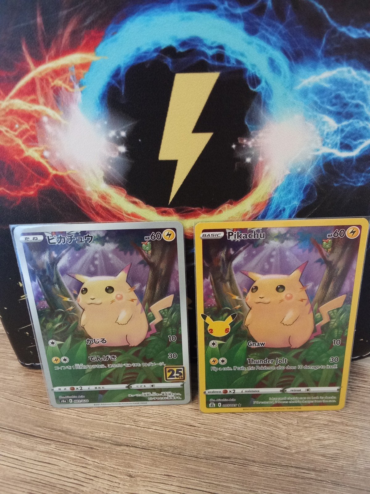 Pikachu 25th Aniversery Japans en Engels samen, Verzenden, Zo goed als nieuw, Meerdere kaarten, Foil