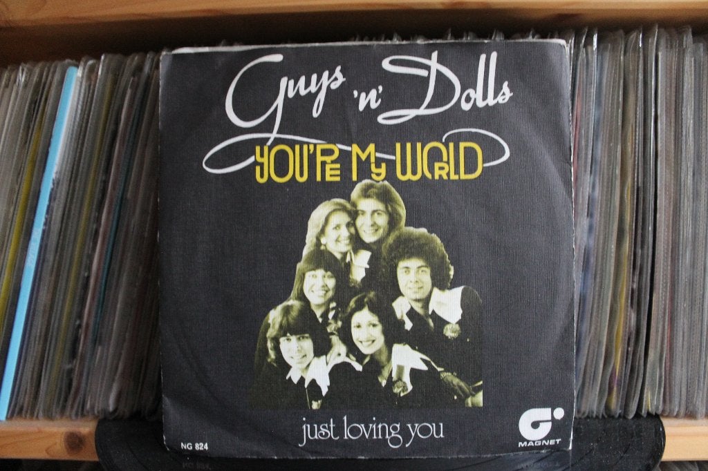 7" Single Guys 'n' Dolls - You're My World / Just Loving You, Gebruikt, 7 inch, Ophalen of Verzenden, Pop