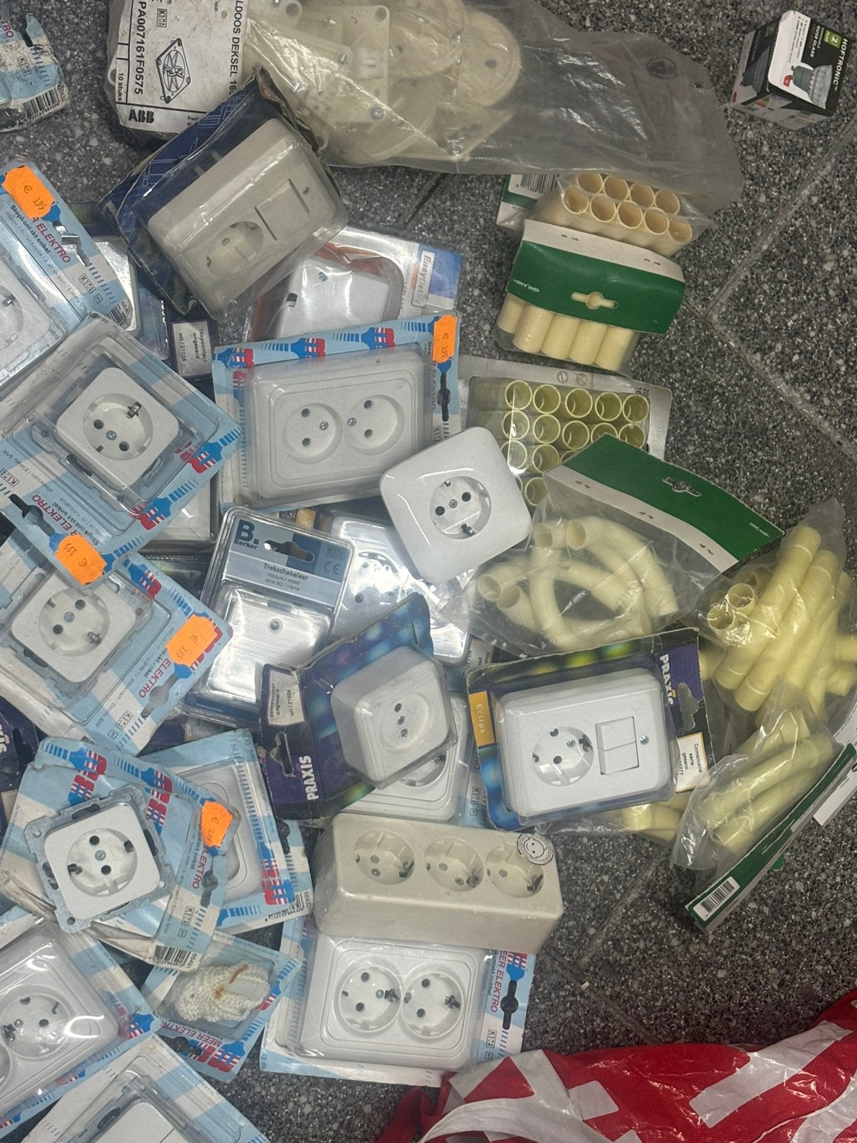 Te koop allerlei schakelmateriaal, Ophalen, Zo goed als nieuw, Stopcontact
