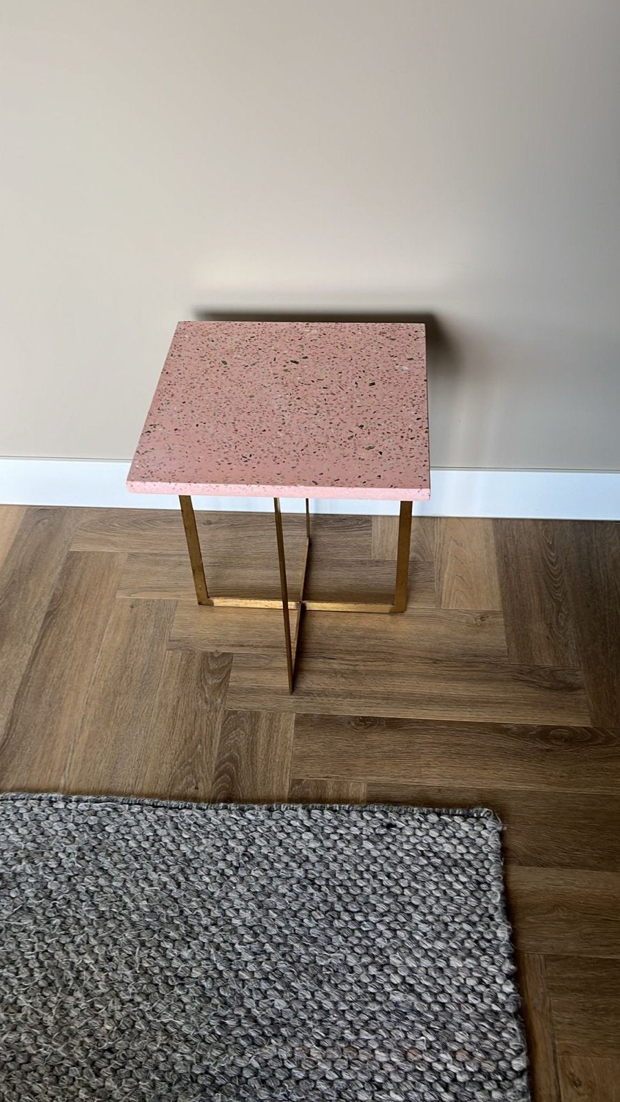Roze bijzettafel van zuiver, Minder dan 55 cm, Metaal of Aluminium, Vierkant, Zo goed als nieuw