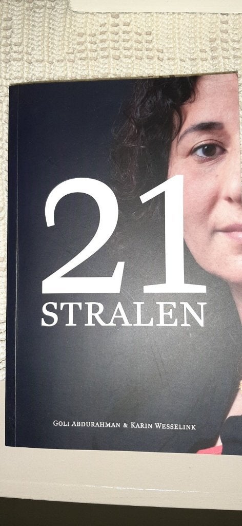 21 Stralen: Het levensverhaal van Goli Abdurahman, Maatschappij en Samenleving, Ophalen of Verzenden, Zo goed als nieuw, Wereld