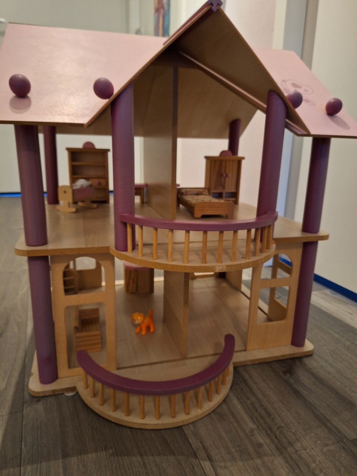 Houten poppenhuis met meubels en accessoires, Kinderen en Baby's, Speelgoed | Poppenhuizen, Ophalen, Gebruikt, Poppenhuis