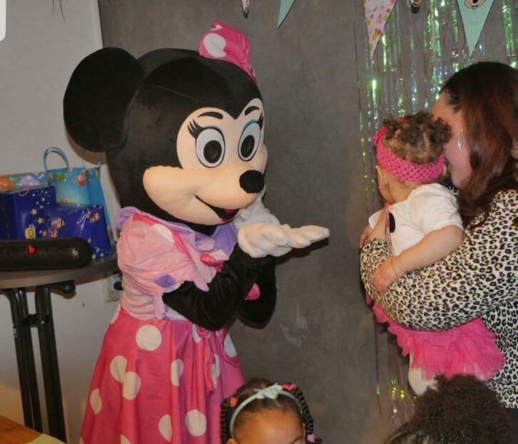 Minnie Mouse mascotte met de liefste actrice op jouw feestje, Ophalen, Zo goed als nieuw, Verjaardag