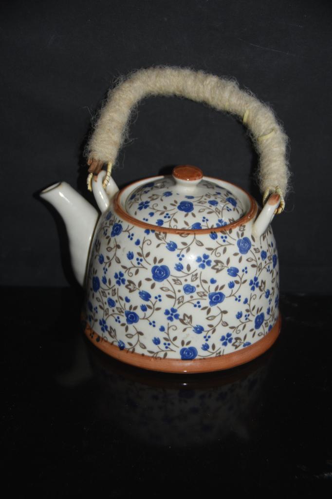 Landelijke Clayre & Eef Theepot met blauwe bloemen, Gebruikt, Verzenden, Overige typen, Overige stijlen