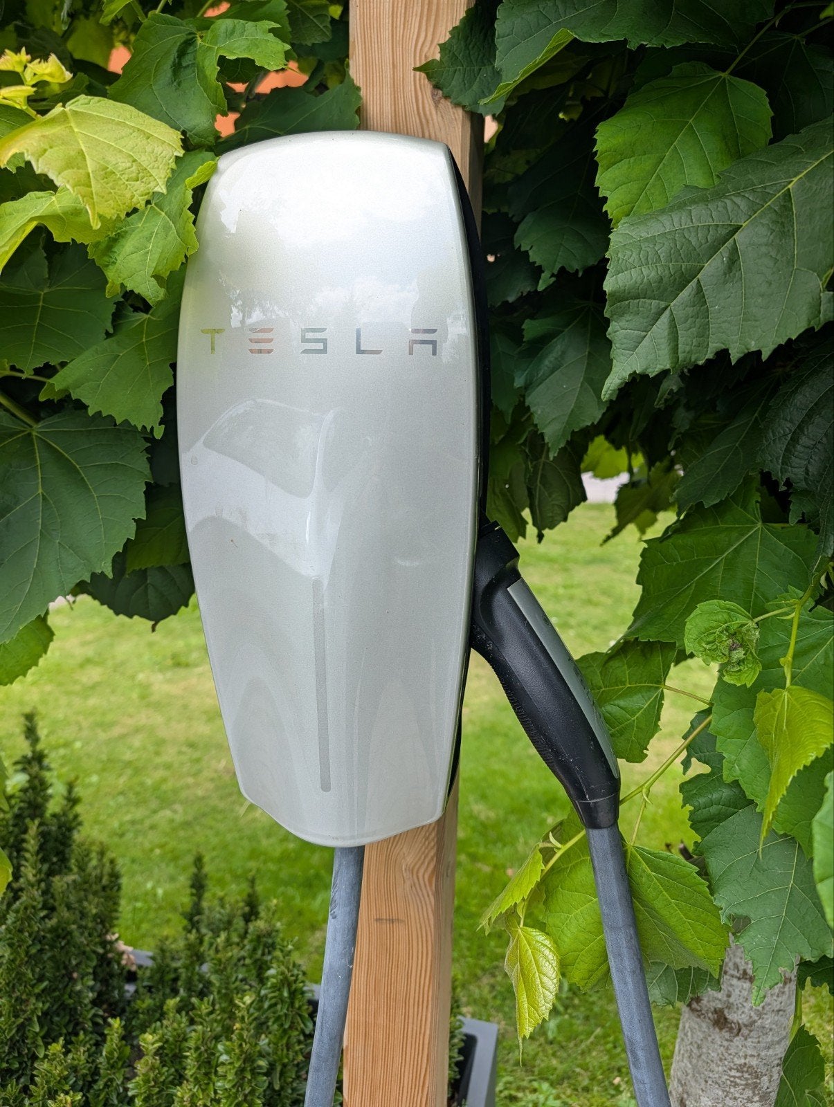 Tesla Wall Charger voor onderdelen (defecte laadhendel), Ophalen of Verzenden