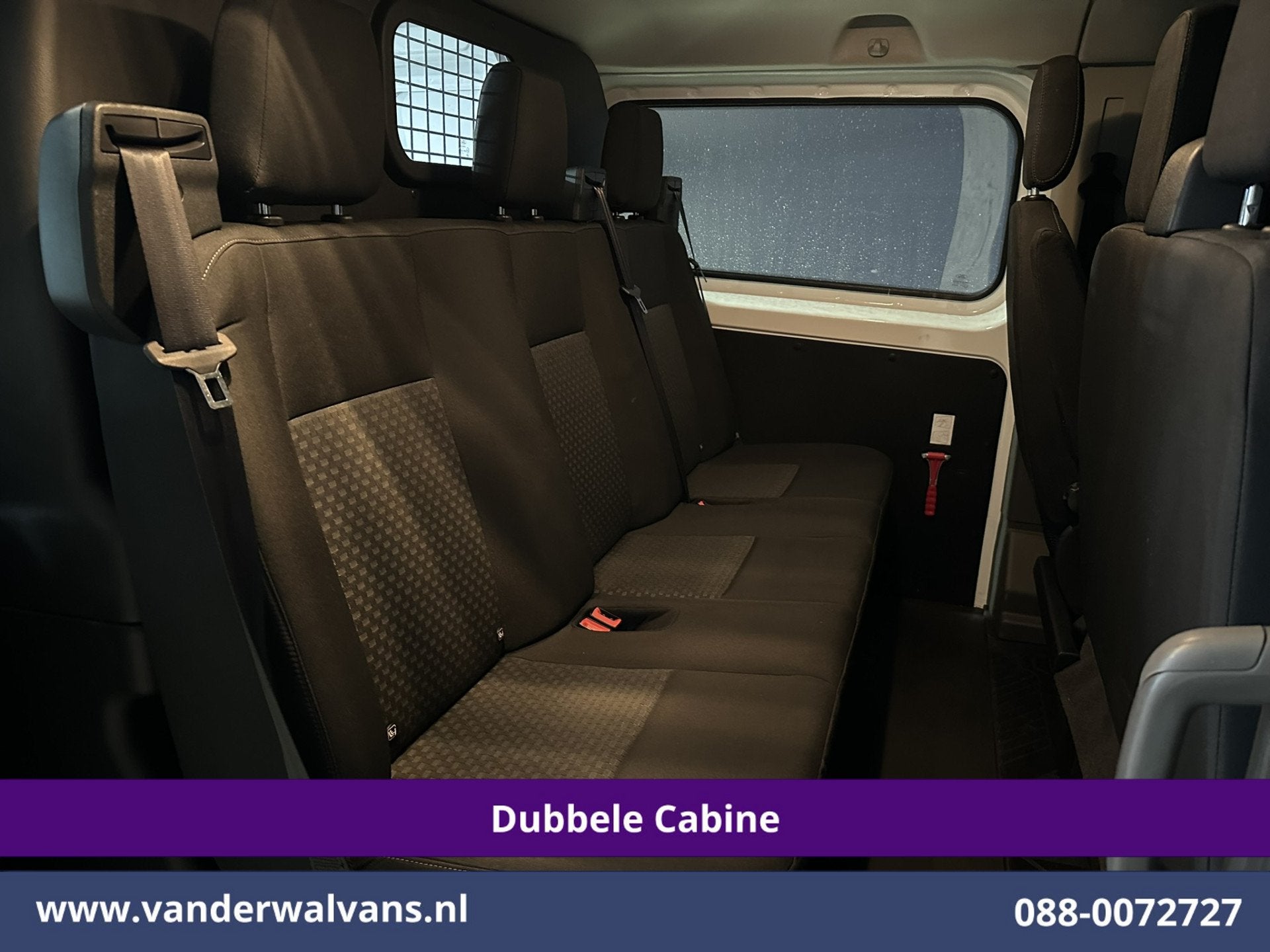 Ford Transit Custom 2.0 TDCI 131pk L2H1 Dubbele Cabine Euro6, Auto's, Voorwielaandrijving, Dealer onderhouden, 4 cilinders, 2800 kg