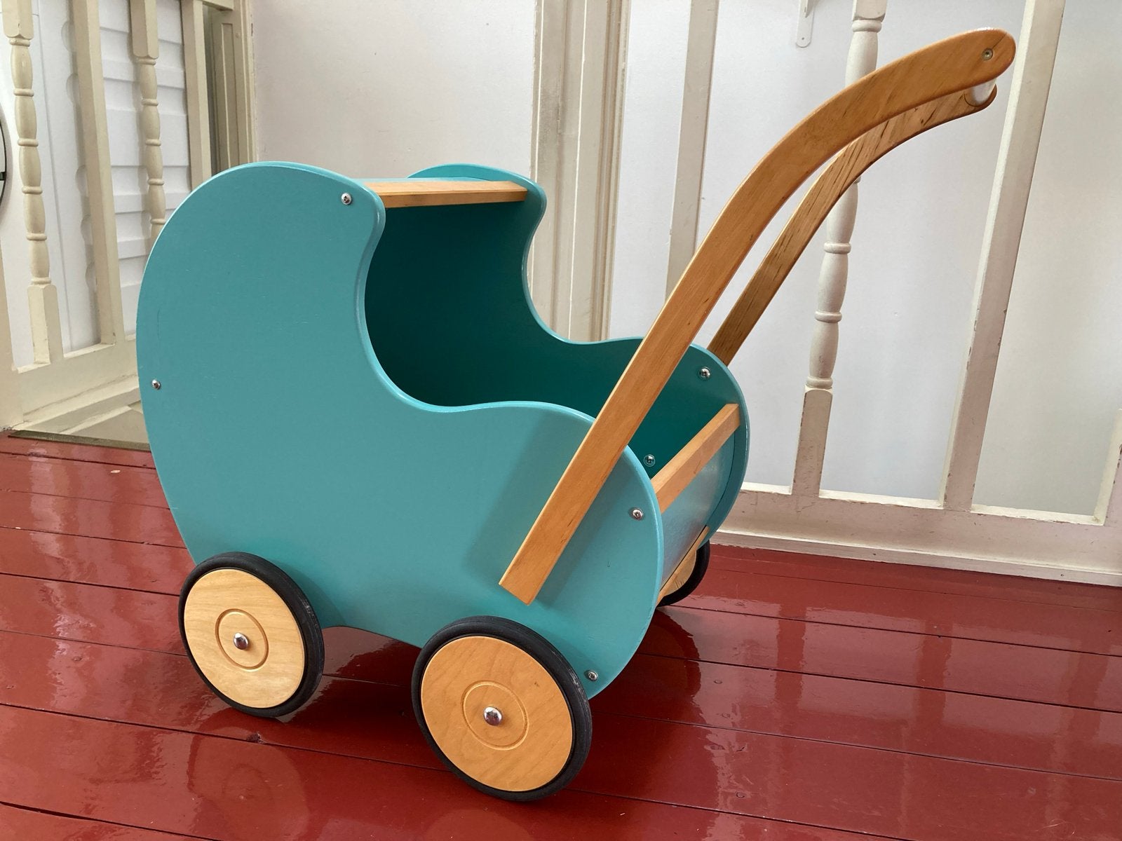Houten poppenwagen - New Classic Toys - Turquoise, Kinderen en Baby's, Ophalen, Gebruikt, Rij- of Hobbelspeelgoed