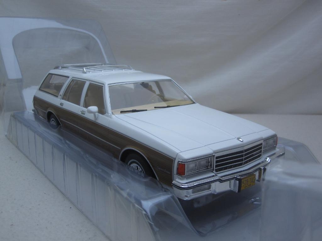 Chevrolet Caprice Estate Wagon 1985 wit / woody 1:18 MCG, Ophalen of Verzenden, Nieuw, Auto, Overige merken