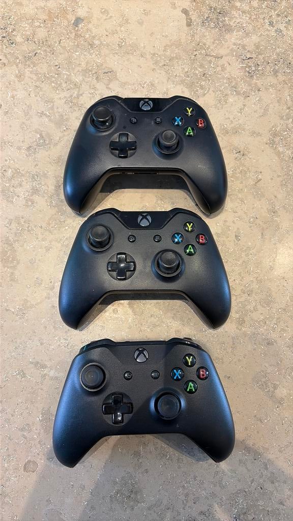 3 xbox one controllers, Spelcomputers en Games, Ophalen, Zo goed als nieuw, Controller, Xbox Original
