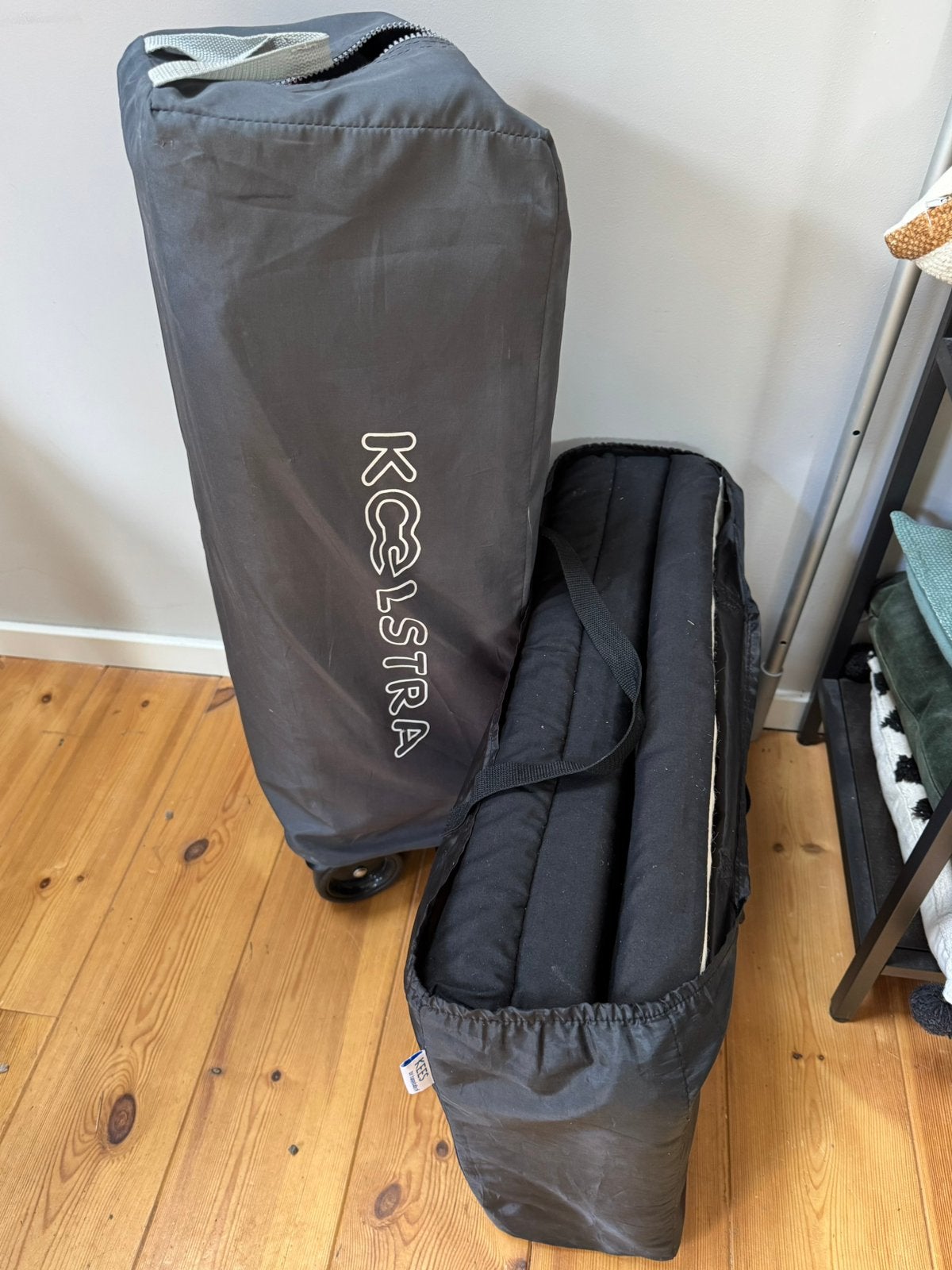 Koelstra campingbedje + extra matrasje, Ophalen, Zo goed als nieuw, Reisbedje