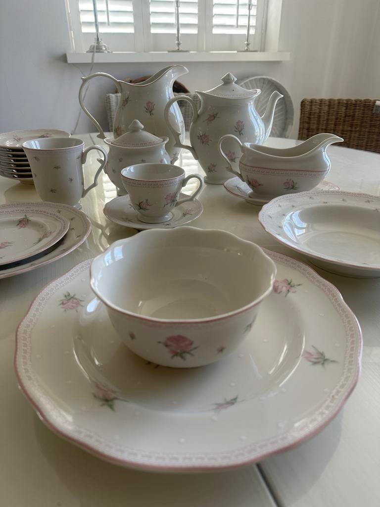 Gedeeltelijk servies Cambridge met rozenprint, Verzenden, Zo goed als nieuw, Overige stijlen, Porselein