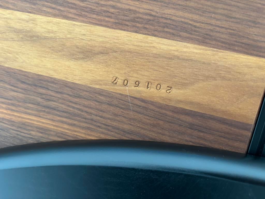 Foto 10 van Arco Joist Dining Table 160cm Walnoot Massief LP € 7.500,-
