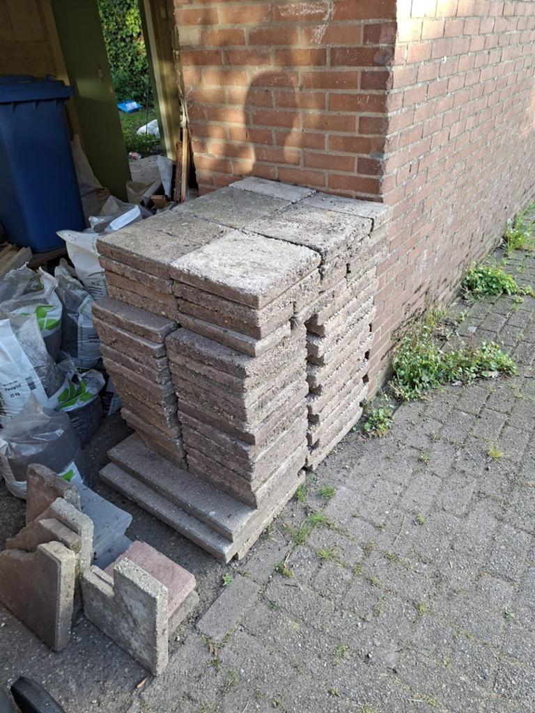 GRATIS Diverse gebruikte tegels: stoep, grind en beton, Gebruikt, Beton, Terrastegels, 5 tot 10 m²