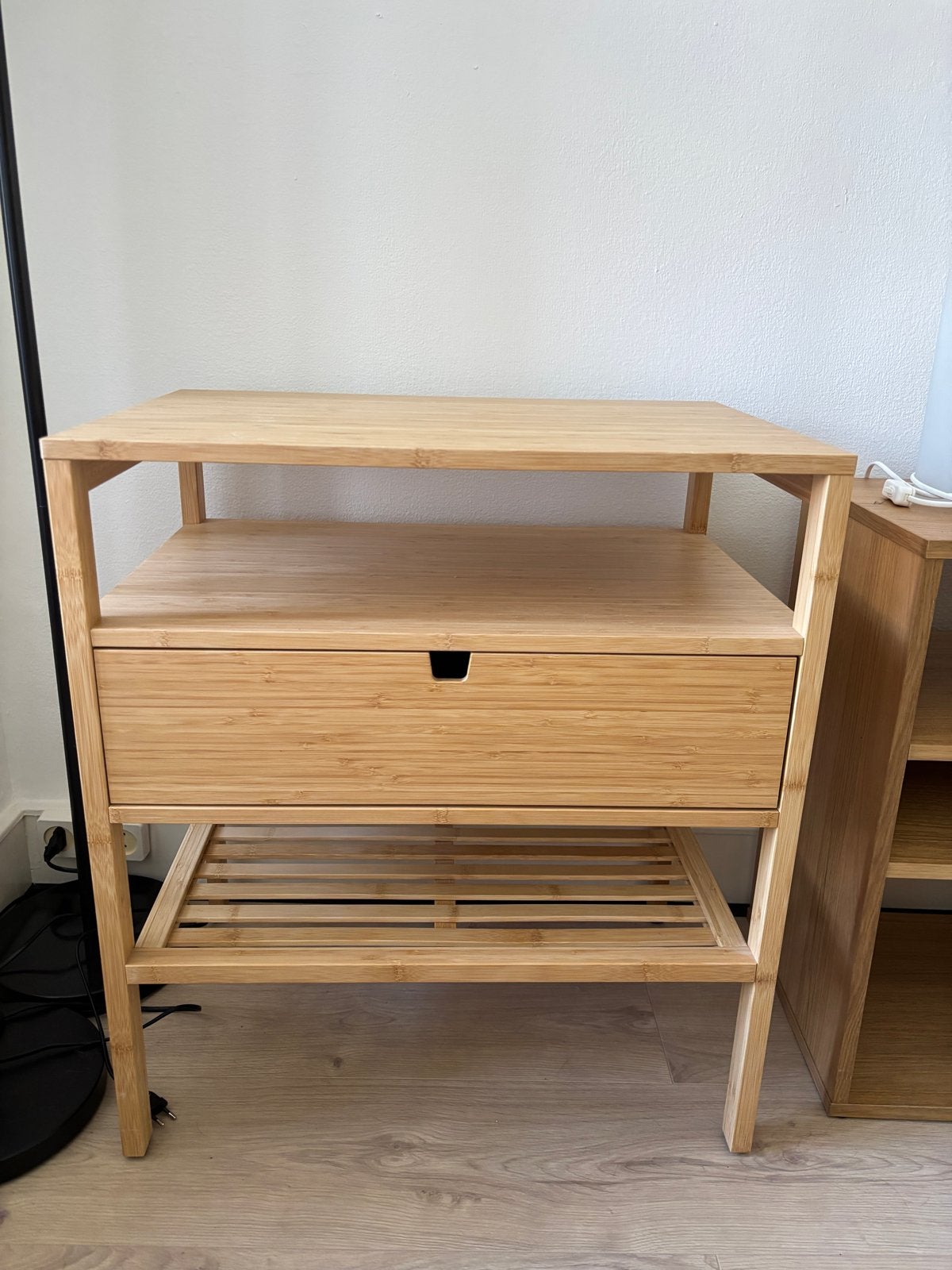 Bamboe bijzettafel met lade - duurzaam en stijlvol, Huis en Inrichting, Tafels | Bijzettafels, Ophalen, Minder dan 55 cm, Gebruikt
