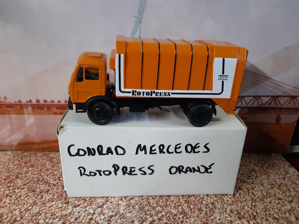 conrad mercedes sk, Hobby en Vrije tijd, Modelauto's | 1:50, Ophalen of Verzenden, Zo goed als nieuw, Bus of Vrachtwagen, Conrad