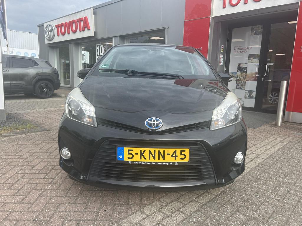 Toyota Yaris 1.5 Full Hybrid Dynamic Panoramadak, Gebruikt, 4 cilinders, Origineel Nederlands, Bedrijf