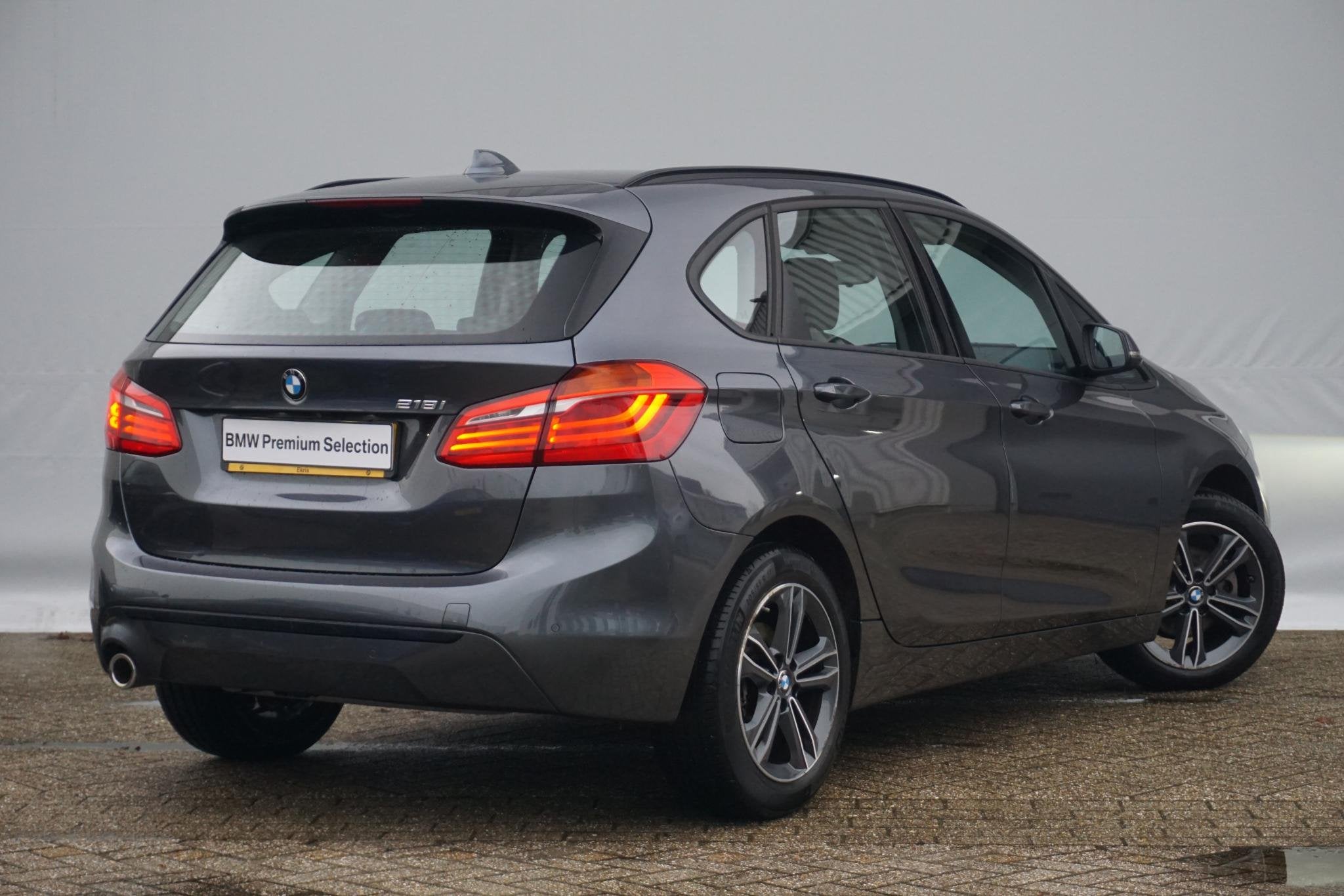 BMW 2 Serie Active Tourer 218i Sport Line | Head-Up Display, Gebruikt, Met garantie (alle), Bedrijf, 3 cilinders