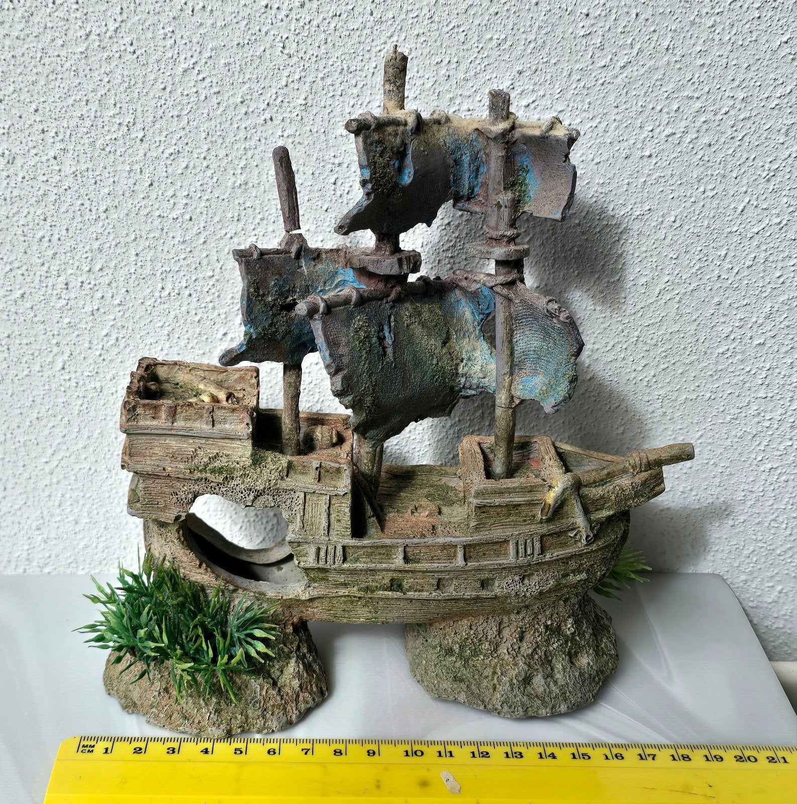 Aquariumornament: gezonken piratenschip/scheepswrak., Vis