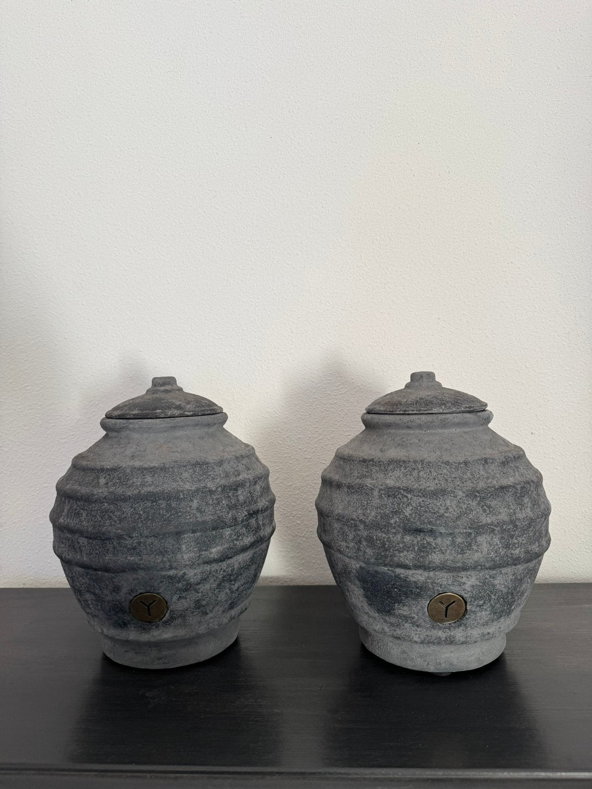 BRYNXZ Pot & Top Reliëf Stone Black, Overige kleuren, Aardewerk of Porselein, Nieuw, Ophalen of Verzenden