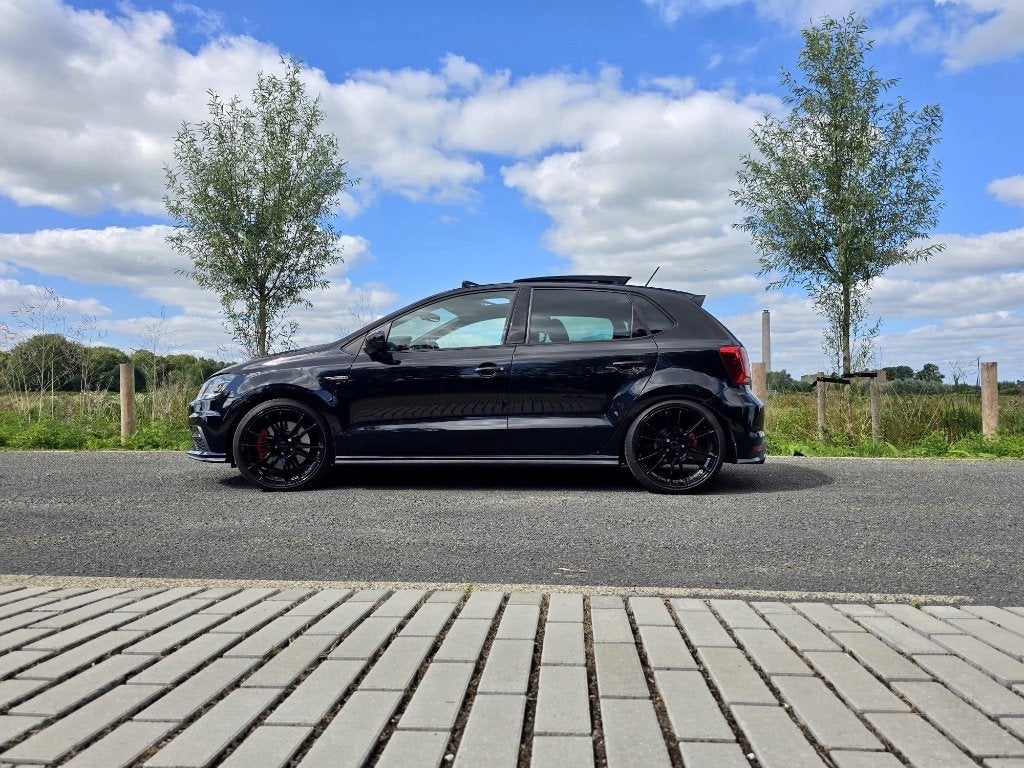 Volkswagen Polo 1.8 GTI 2016 Zwart, Auto's, Volkswagen, Alcantara, Zwart, Origineel Nederlands, 1180 kg