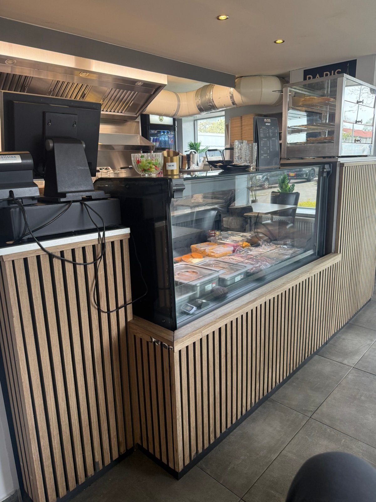 HORECA koelvitrine, Ophalen