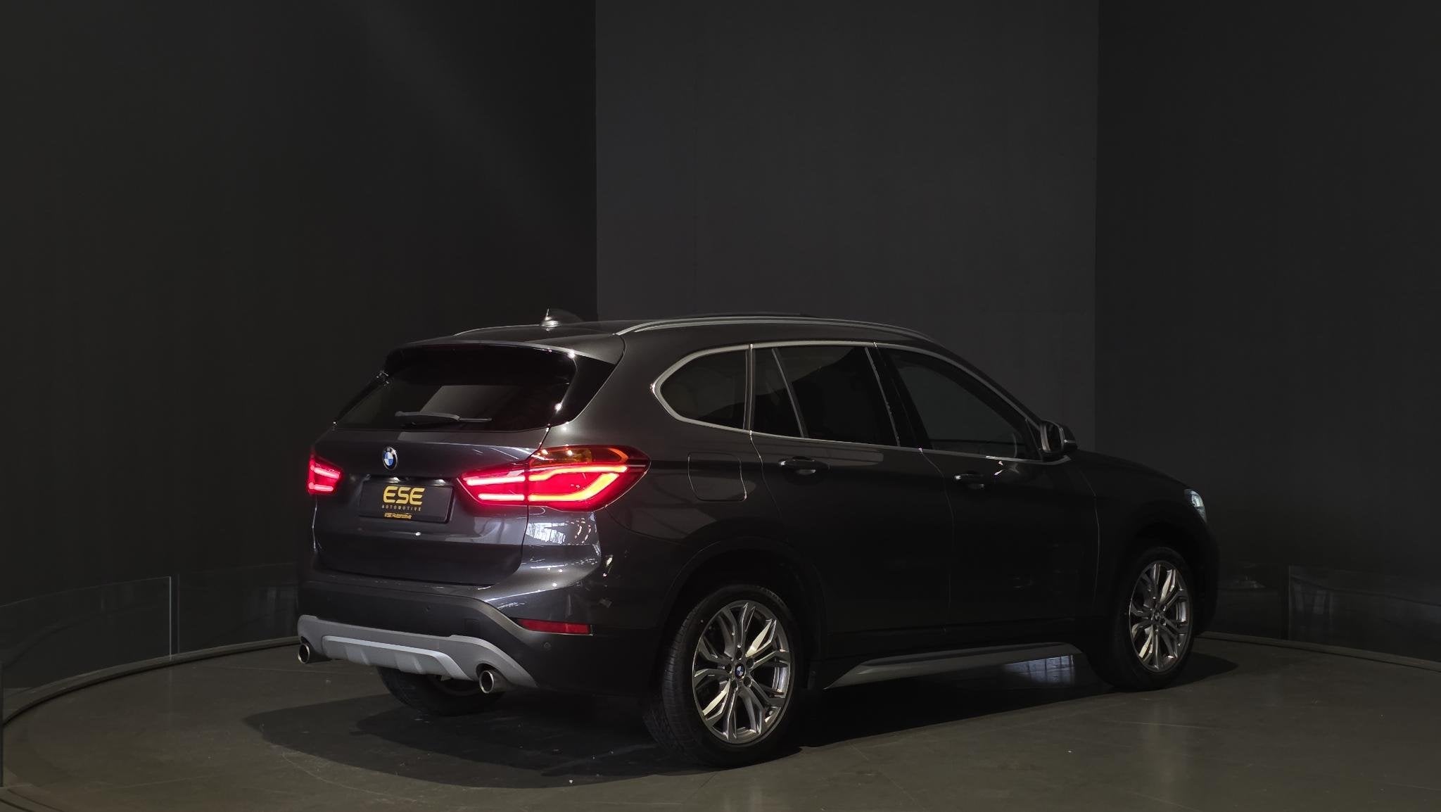 BMW X1 xDrive20i Executive | Panorama | Hud | Sfeer | Camera, Auto's, 1998 cc, Gebruikt, Euro 6, 2000 kg