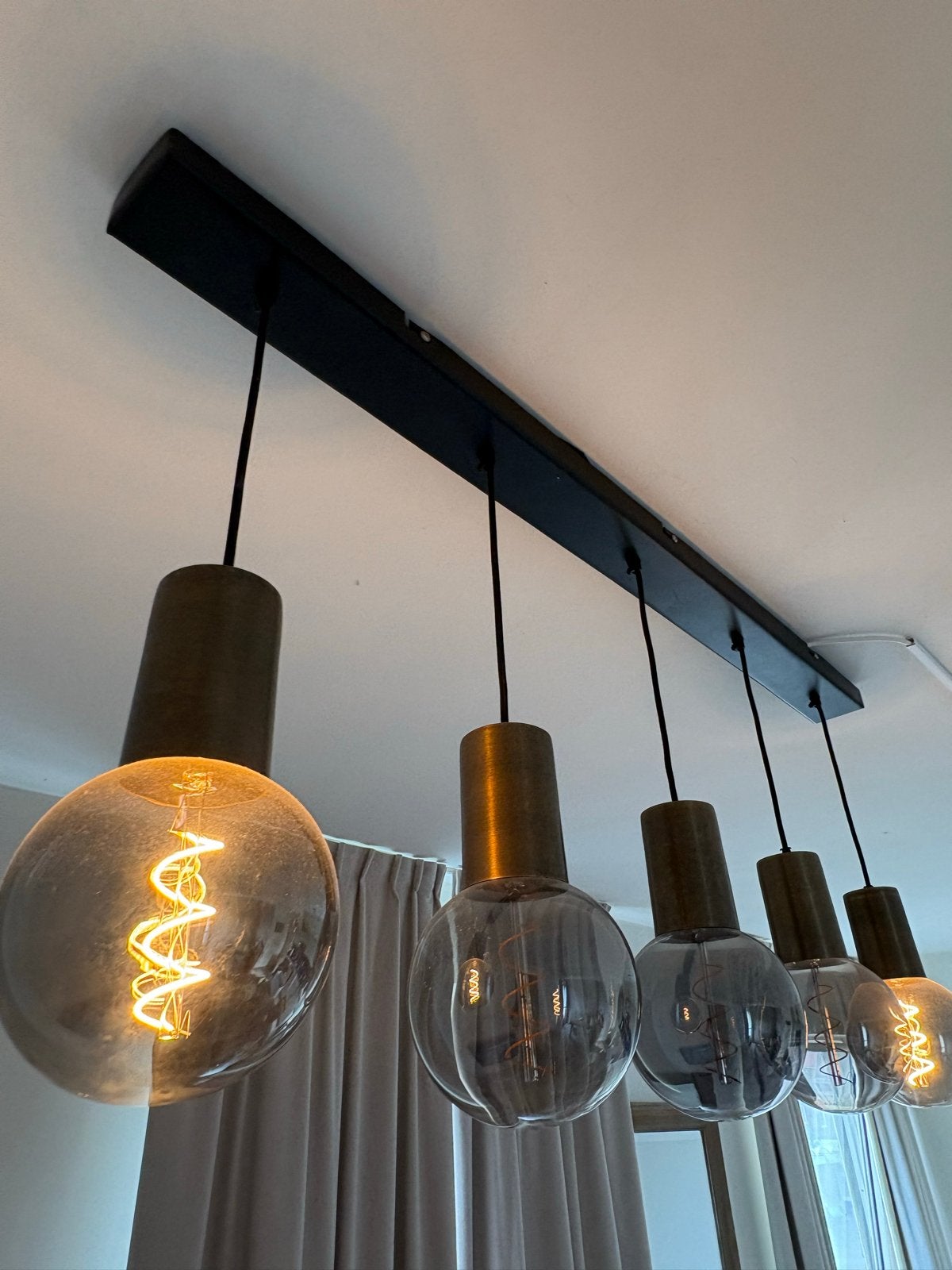 Pronto Wonen Hanglamp met 5 Donker Glazen Bollen, Ophalen of Verzenden, Gebruikt, Glas