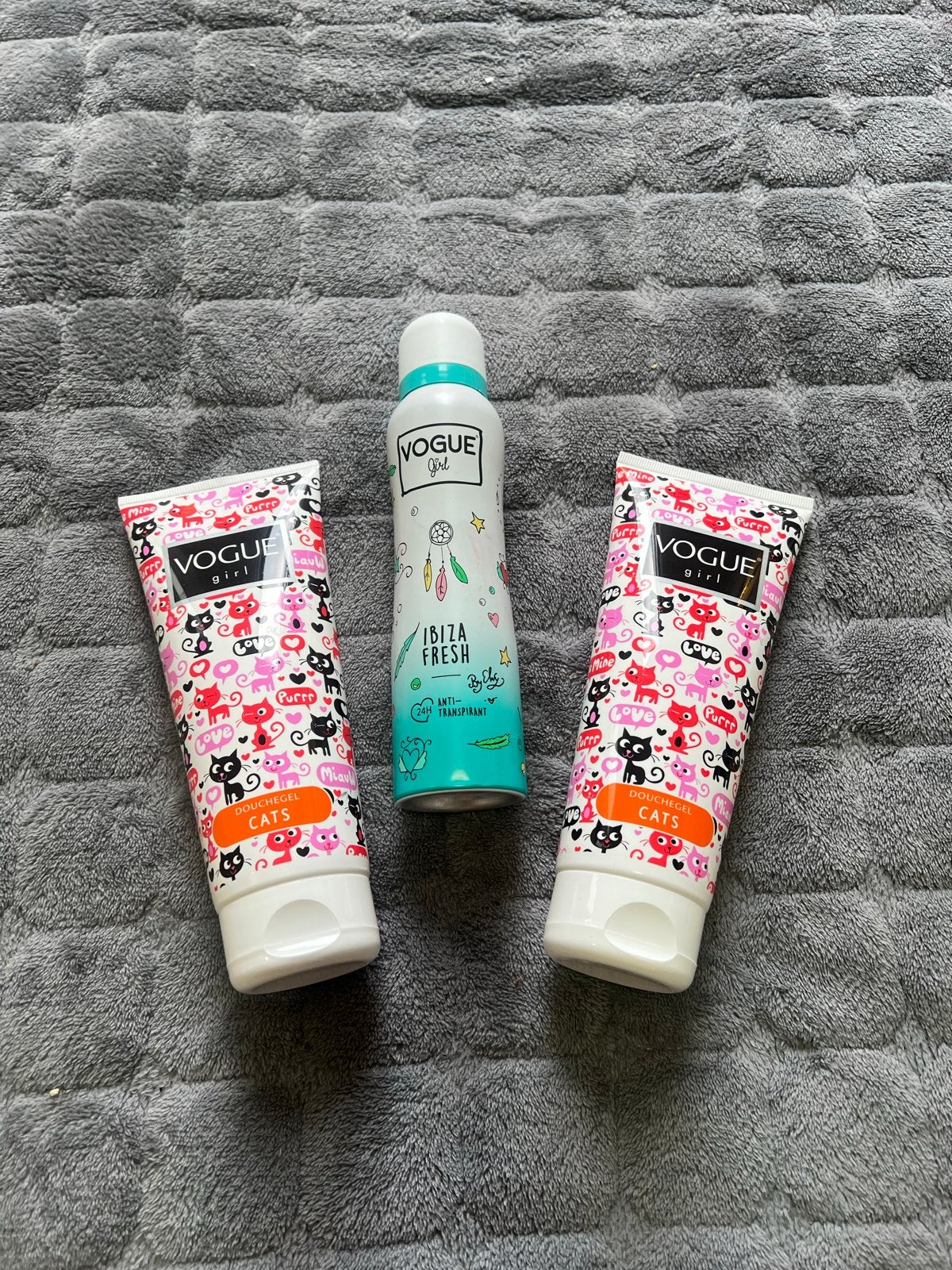 NIEUW, set Vogue Girl Douchegel Cats & Ibiza Fresh Deodorant, Ophalen of Verzenden, Nieuw, Bad & Douche