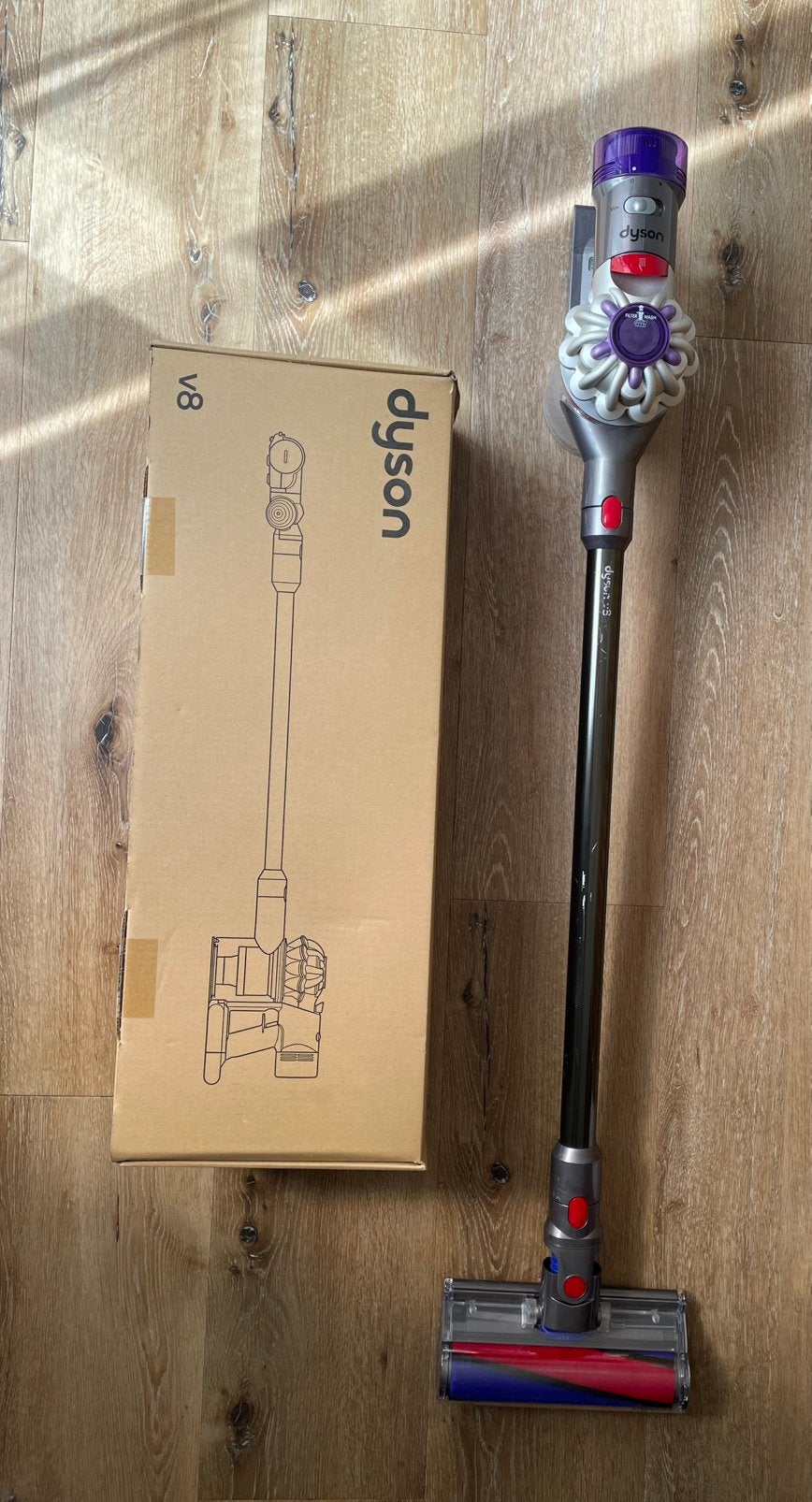 Dyson V8 Steelstofzuiger met nieuwe voet!, Gebruikt, Ophalen of Verzenden, Dyson, Geschikt voor tapijt