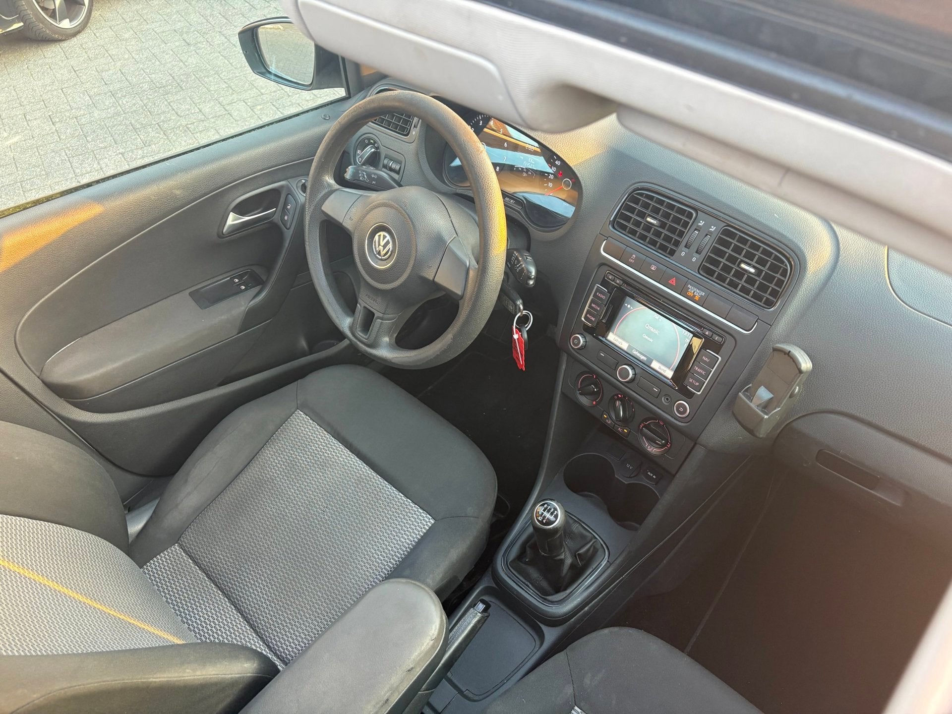 Volkswagen Polo 1.4-16V Highline Parelmoer/Pano/Cruise/Navi, Voorwielaandrijving, Zwart, 4 cilinders, Wit