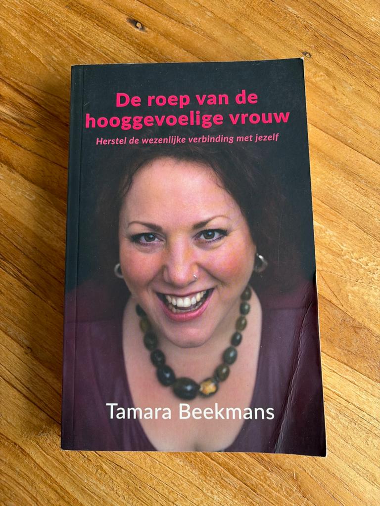 De roep van de hooggevoelige vrouw - Tamara Beekmans, Ophalen of Verzenden, Zo goed als nieuw, Spiritualiteit algemeen, Instructieboek