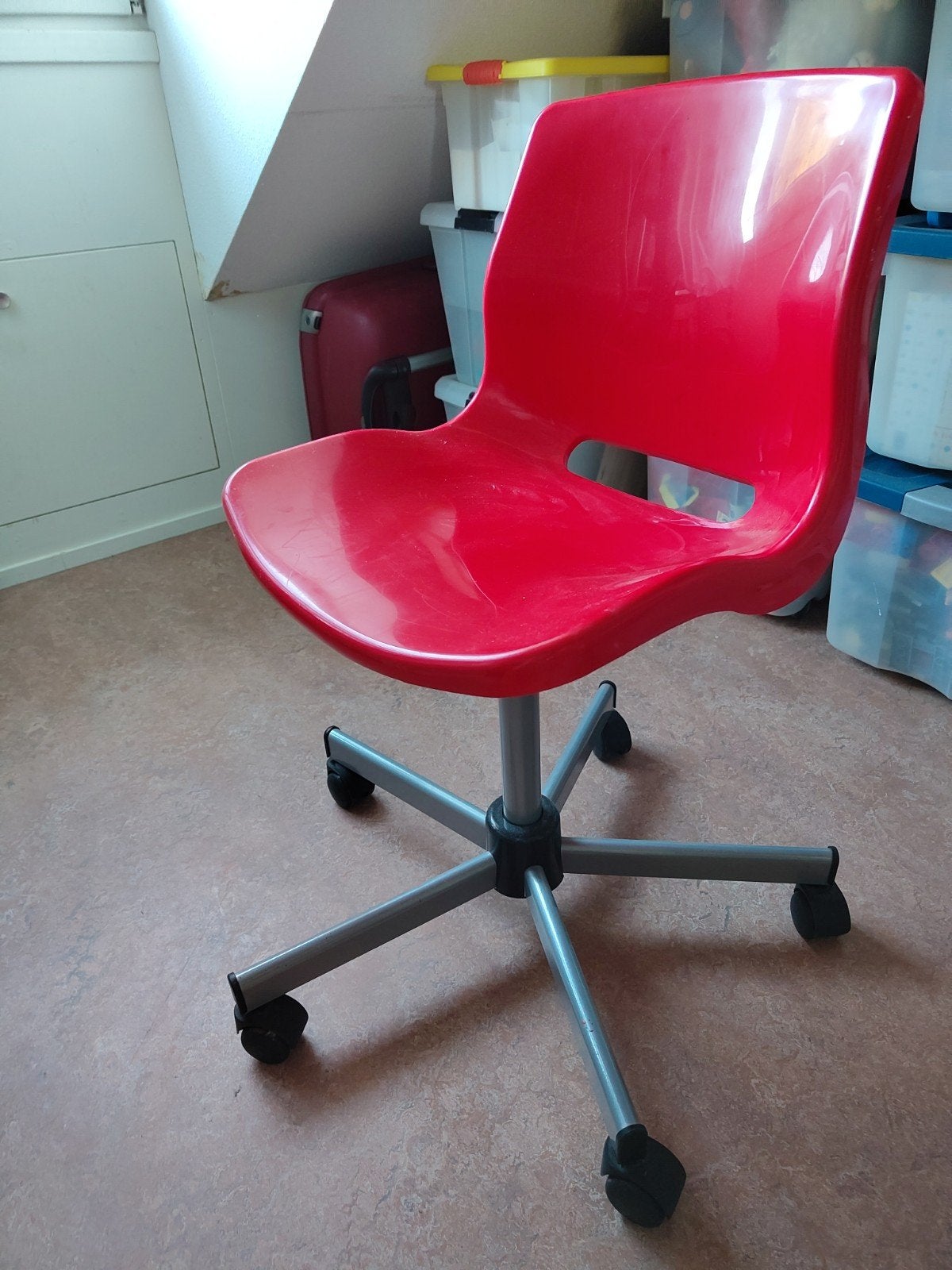 Rode (Ikea) bureaustoel voor kinderen met wieltjes, Ophalen, Gebruikt, Rood