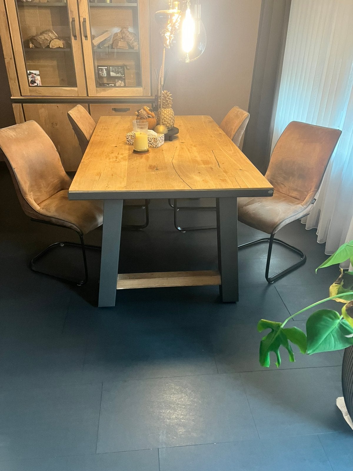 Tafel+4 gratis stoelen, Ophalen, Zo goed als nieuw