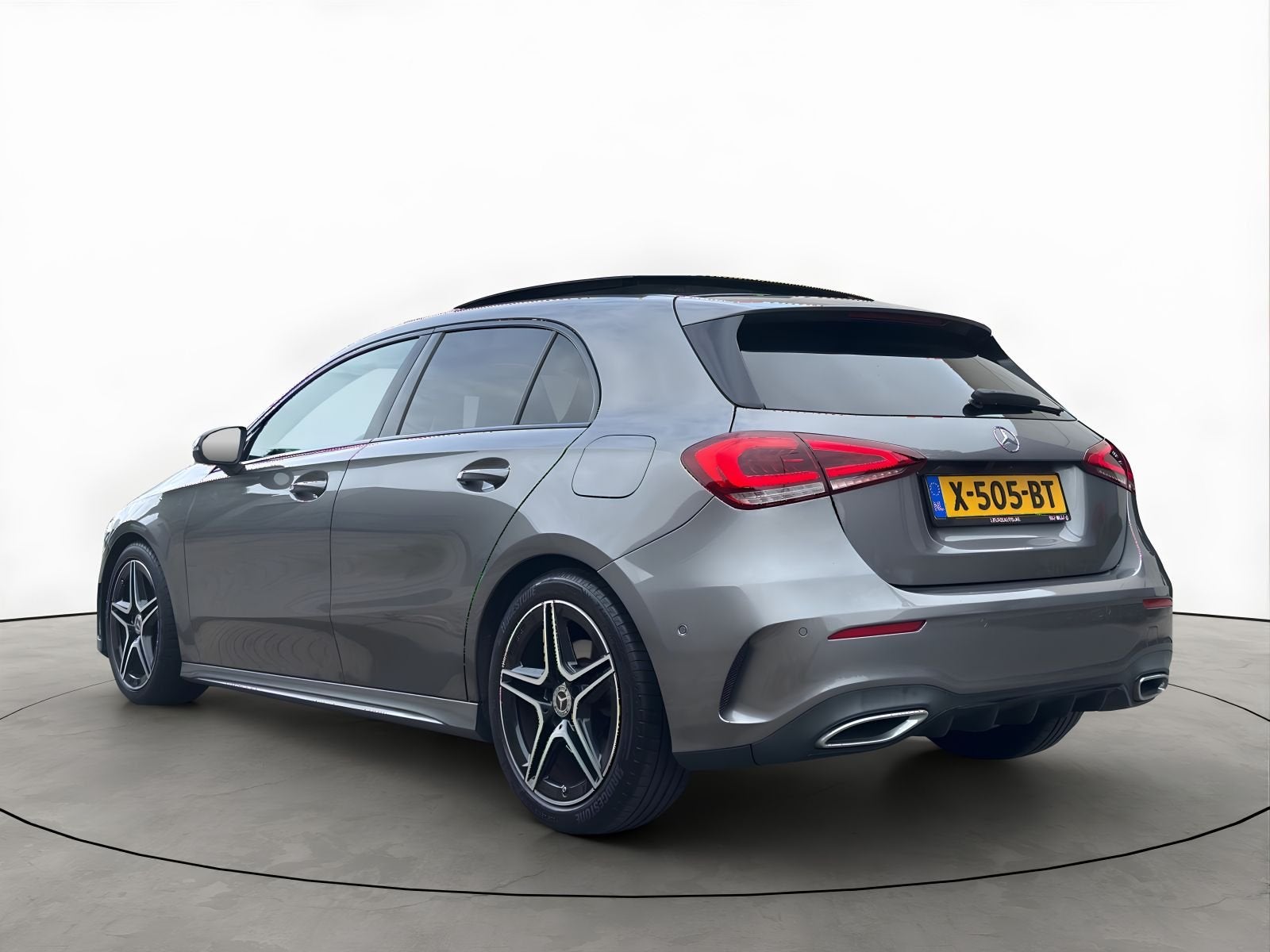 Mercedes-Benz A-Klasse 220 190PK AMG Night Premium+ Pano Sfe, Auto's, Gebruikt, Bedrijf, 1600 kg, Automatische klimaatregeling