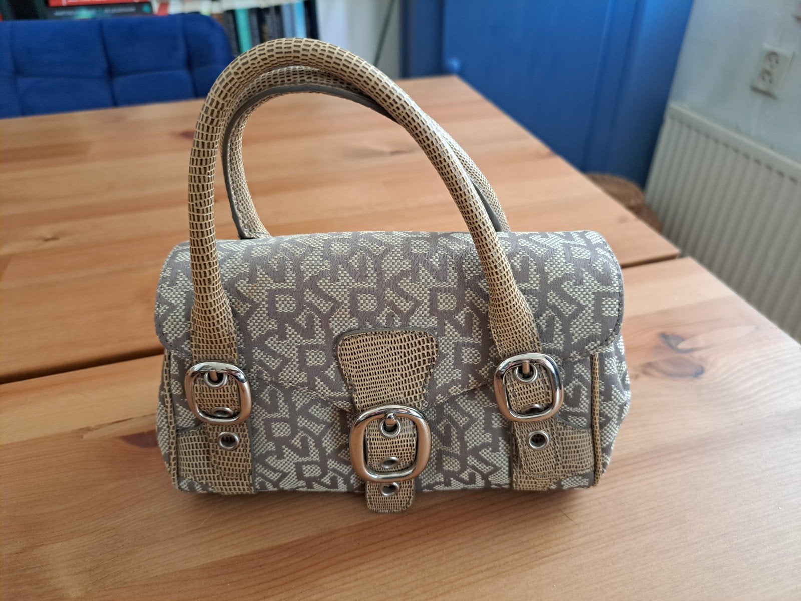 DKNY Handtasje - Beige met logo patroon, Ophalen of Verzenden, Gebruikt, Beige, Handtas