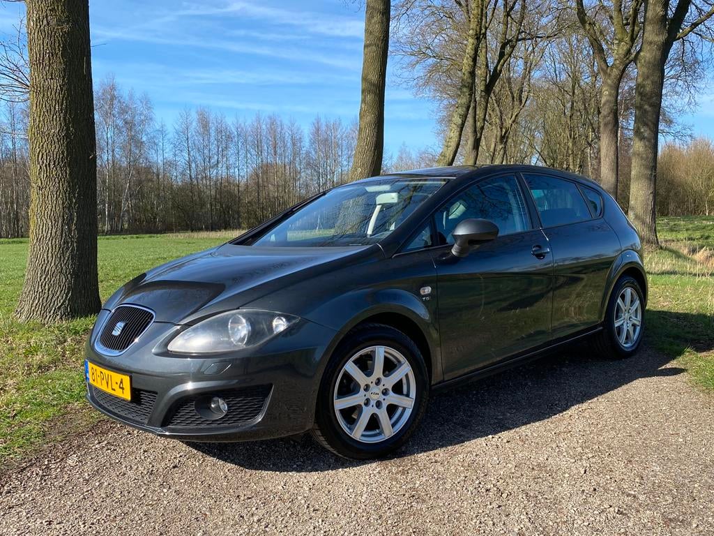 Seat Leon 1.2 TSI pdc Navi Bluetooth stoelverwarming cruis, Voorwielaandrijving, Euro 5, Zwart, 4 cilinders