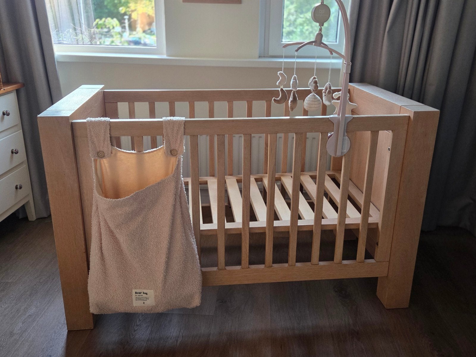 Spoedverkoop: Babybedje met muziekmobiel + boxzak, Ophalen, Ledikant