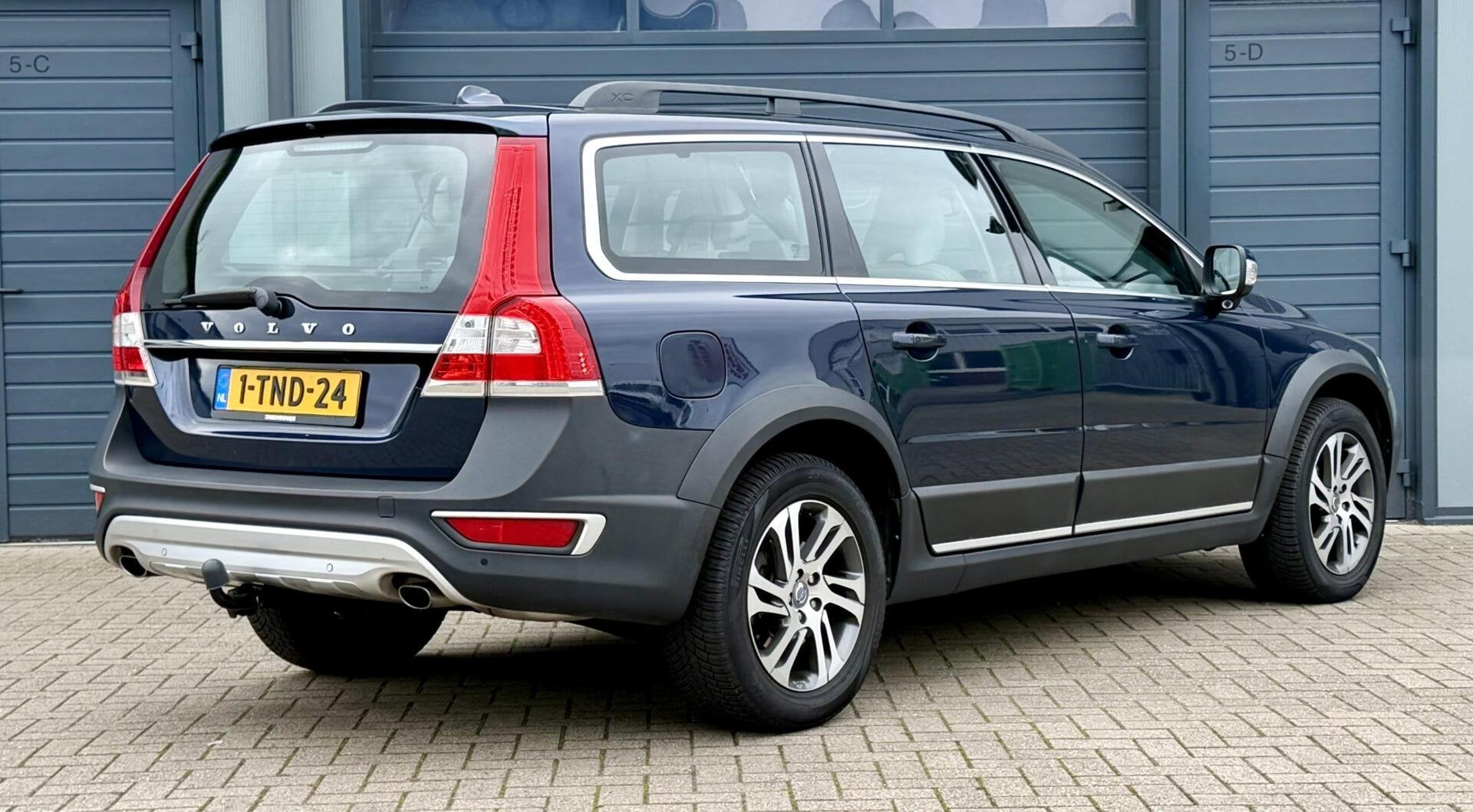 Volvo XC70 2.0 T5 FWD 245pk Nordic+ | UNIEK | Trekhaak | Mot, Auto's, Dealer onderhouden, 15 km/l, 4 cilinders, 1969 cc