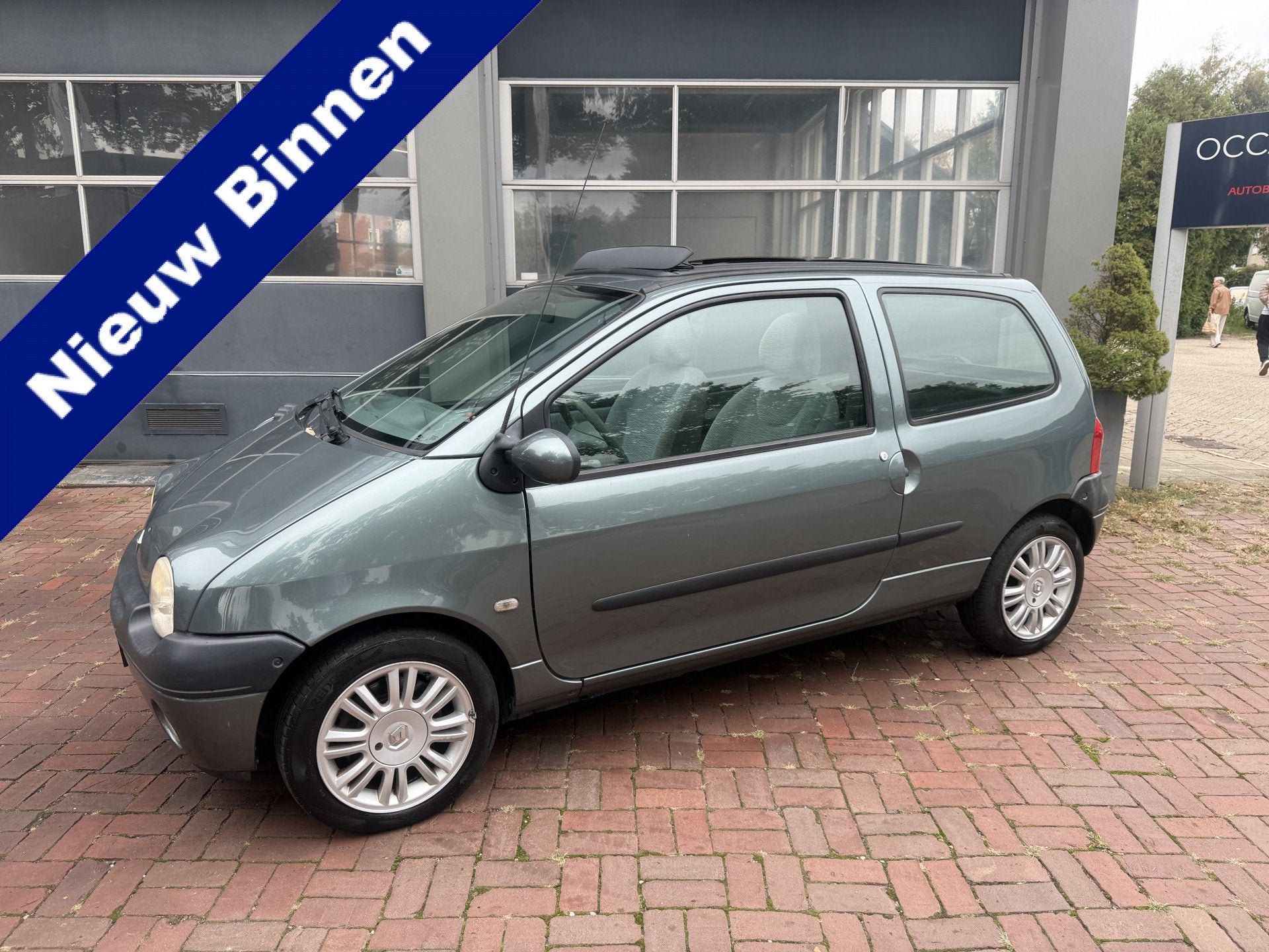 Renault Twingo 1.2 Authentique Schuifdak,Airco,Cv,Radio/cd,T, Voorwielaandrijving, Dealer onderhouden, 4 cilinders, Origineel Nederlands