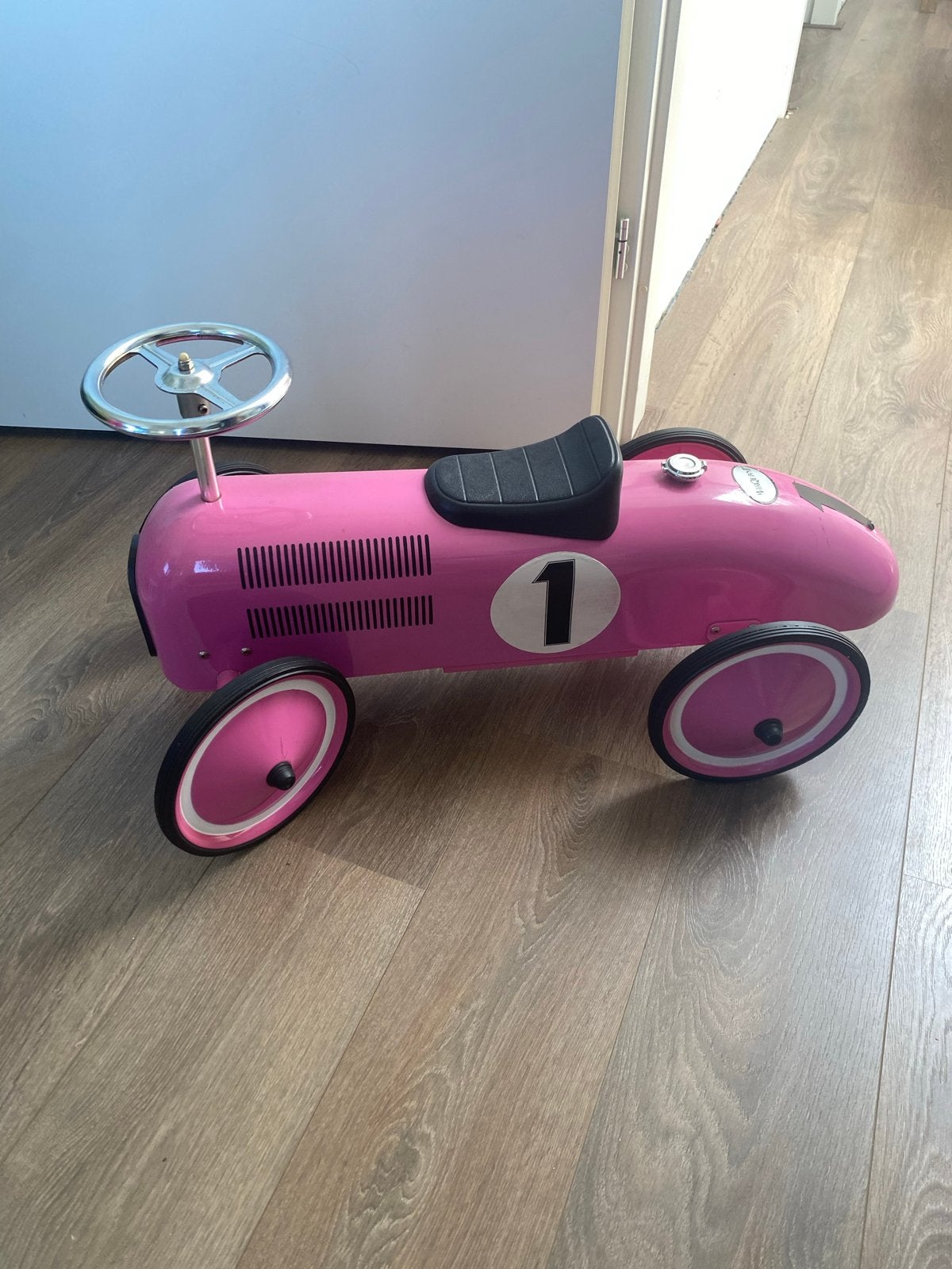 Roze loopauto met nummer 1, Ophalen, Zo goed als nieuw, Loopvoertuig