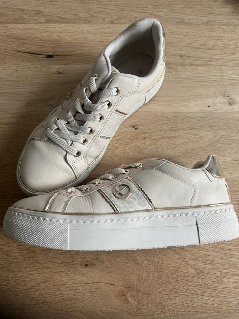 In nieuwstaat: sneakers Tamaris maat 39, Beige, Ophalen of Verzenden, Sneakers of Gympen, Zo goed als nieuw