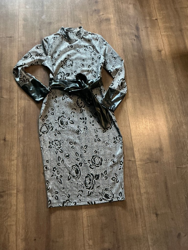 Feestelijke jurk maat 40/42 L zgan zwart grijs met lederlook, Zwart, Maat 42/44 (L), Ophalen of Verzenden, Zo goed als nieuw