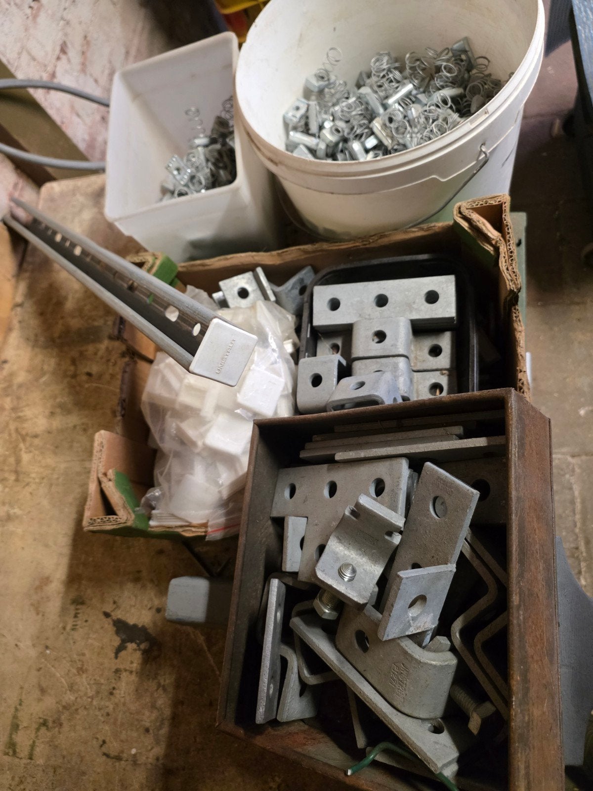 Diverse Unistrut bevestigingsmaterialen en profielen, Ophalen, Zo goed als nieuw, 250 mm of meer, Overige typen