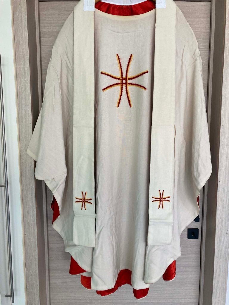 Witte kazuifel met onderstola, Ophalen of Verzenden