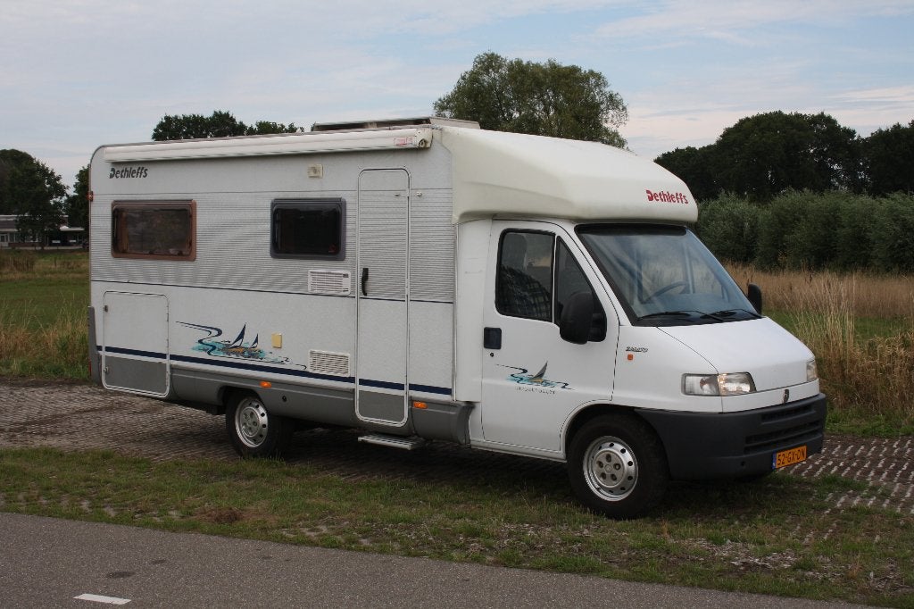 DETHLEFFS  H 6840  Zeer lichte dak schade  2001, Caravans en Kamperen, Ringverwarming, Fiat, Bedrijf, Koelkast