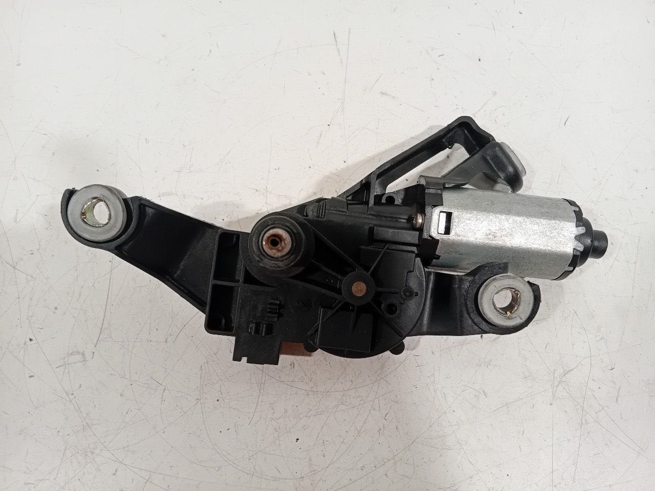 Ruitenwissermotor achter BMW 1 serie, Onderdelen@venauto.nl, Van der Ven Autorecycling B.V., Gebruikt, Ettenseweg 76, 4706 PB Roosendaal, The Netherlands
